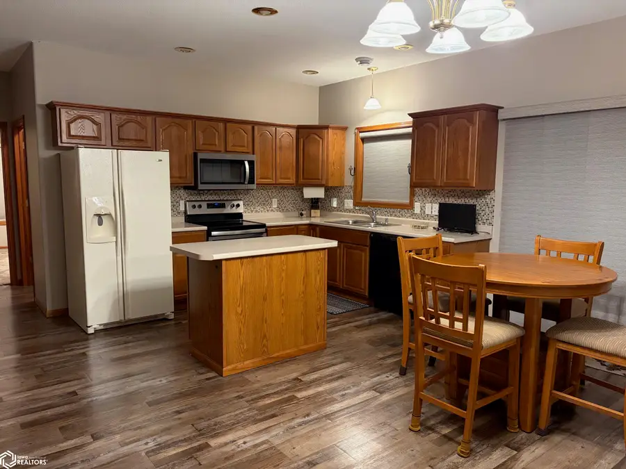 630 Ratcliffe Drive, Marshalltown, IA 50158 - #2