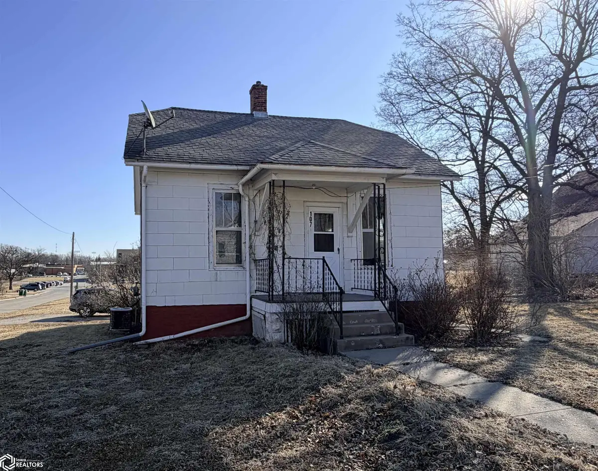 107 N D Street, Fairfield, IA 52556 - #1