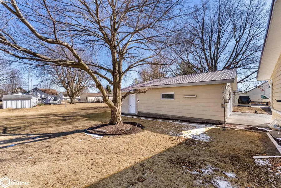 502 S 8th Avenue, Washington, IA 52353 - #3