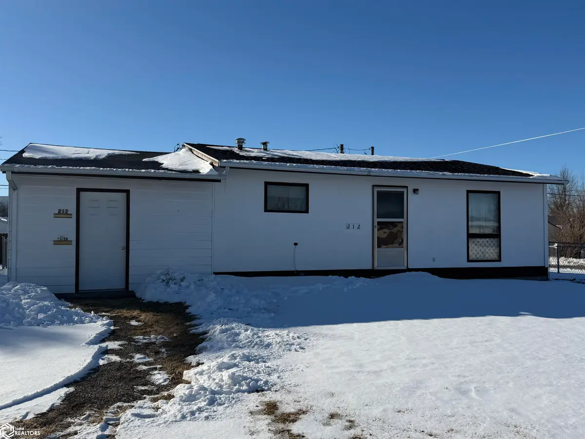 212 N 14th Avenue, Marshalltown, IA 50158 - #1