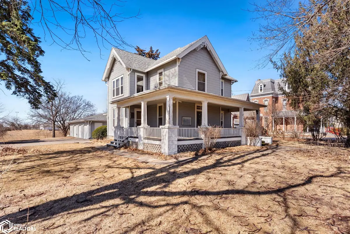 1205 S Iowa Ave, Washington, IA 52353 - #1