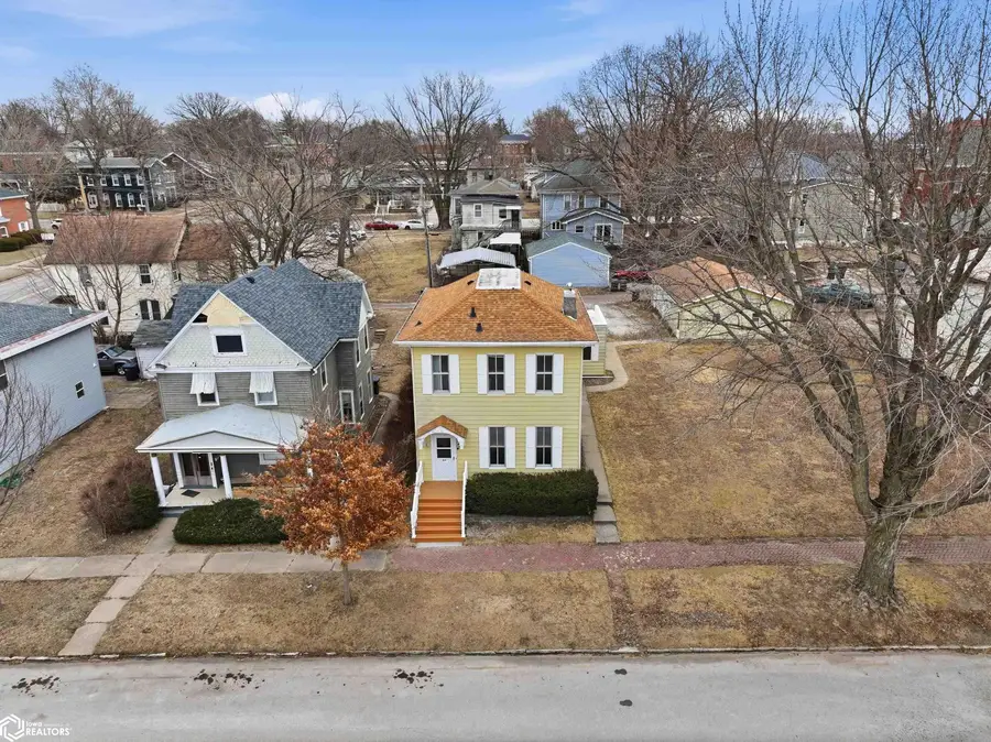 824 N 8th Street, Burlington, IA 52601 - #2