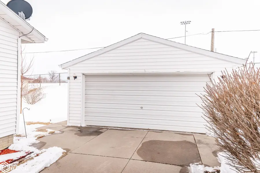 509 Dennis Drive, Marshalltown, IA 50158 - #2