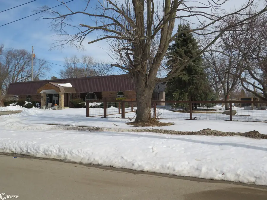 404 SW 5th Sw, Hampton, IA 50441 - #2