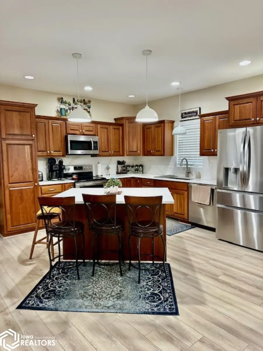 1431 Pawnee Drive, Burlington, IA 52601 - #2