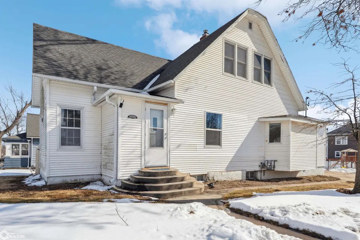 1412 Summit Street, Marshalltown, IA 50158 - #1