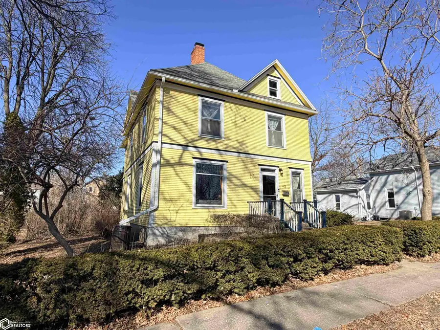 405 W Adams Avenue, Fairfield, IA 52556 - #2