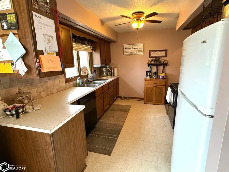 419 W Overmeyer Drive, Algona, IA 50511 - #2