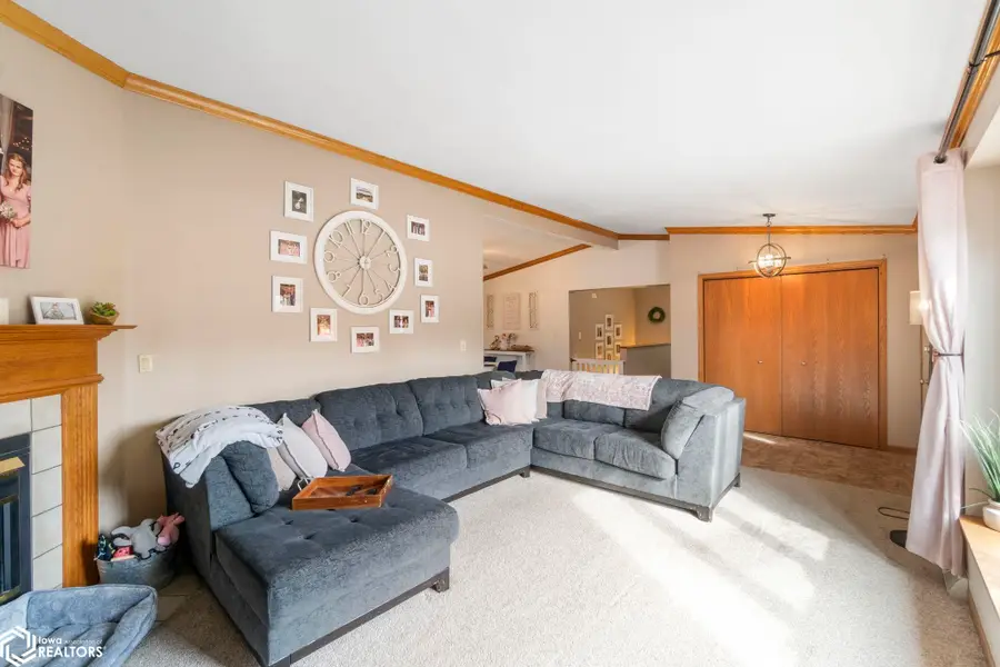 2037 12th Street Ne, Mason City, IA 50401 - #2