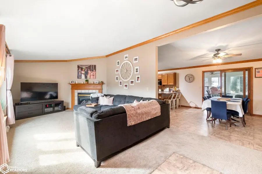 2037 12th Street Ne, Mason City, IA 50401 - #3