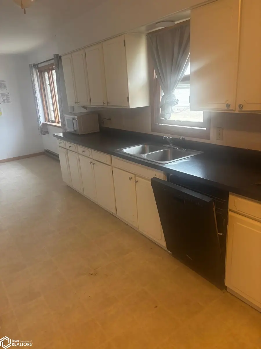 904 Diagonal Avenue, Armstrong, IA 50514 - #3