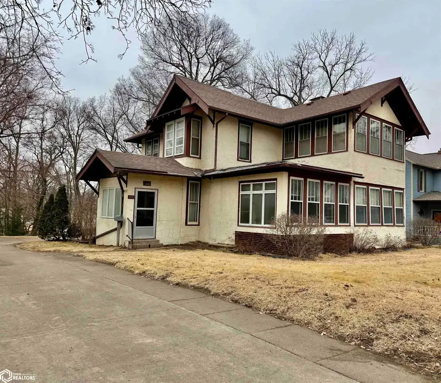 409 N 3rd Street, Oskaloosa, IA 52577 - #3