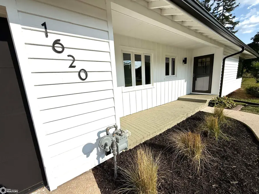 1620 Broad Street, Grinnell, IA 50112 - #3