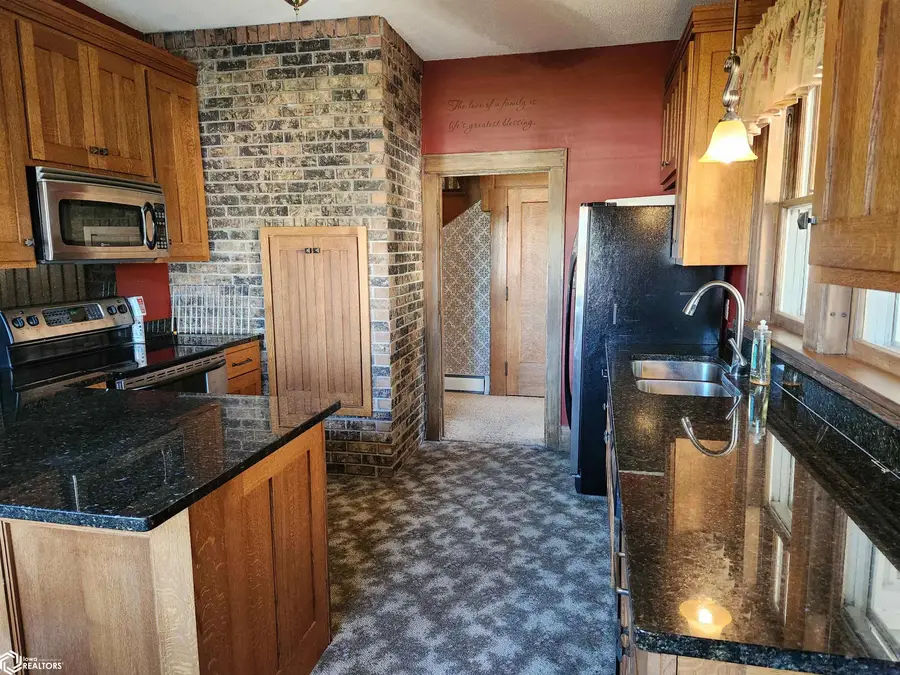 406 E Ross Street, Toledo, IA 52342 - #2