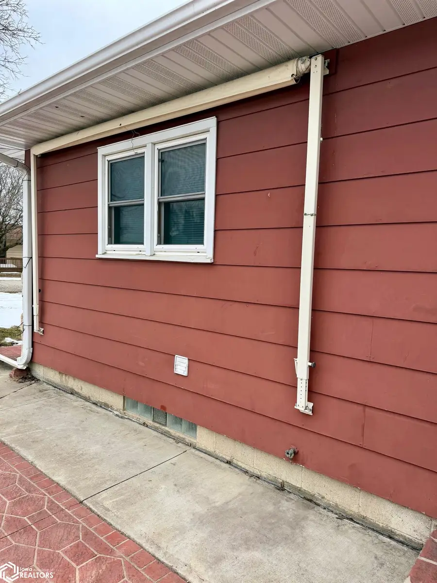 401 W Washington Street, Dows, IA 50071 - #3