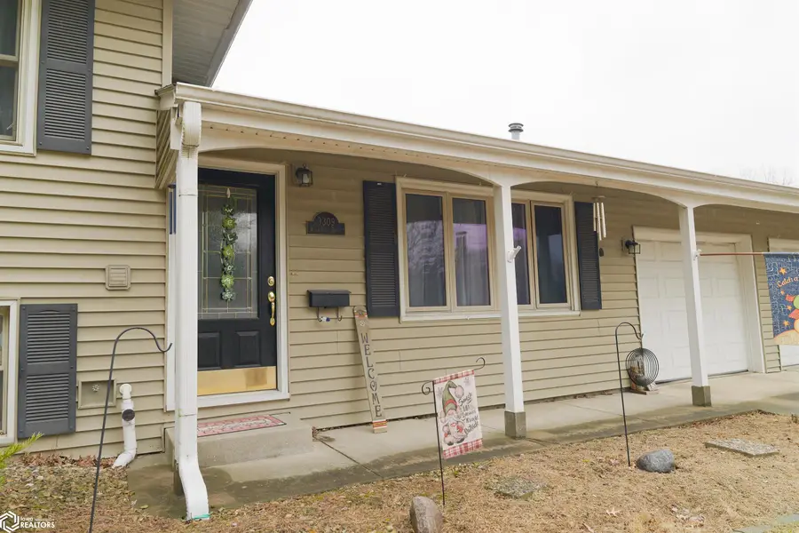 3309 Hillcrest Drive, Burlington, IA 52601 - #3