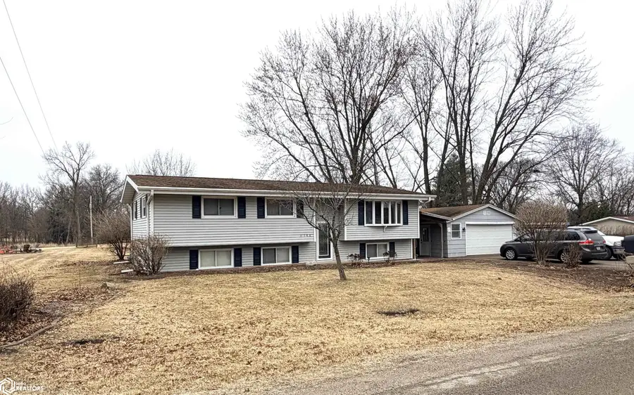 3308 W Jefferson Avenue, Fairfield, IA 52556 - #3