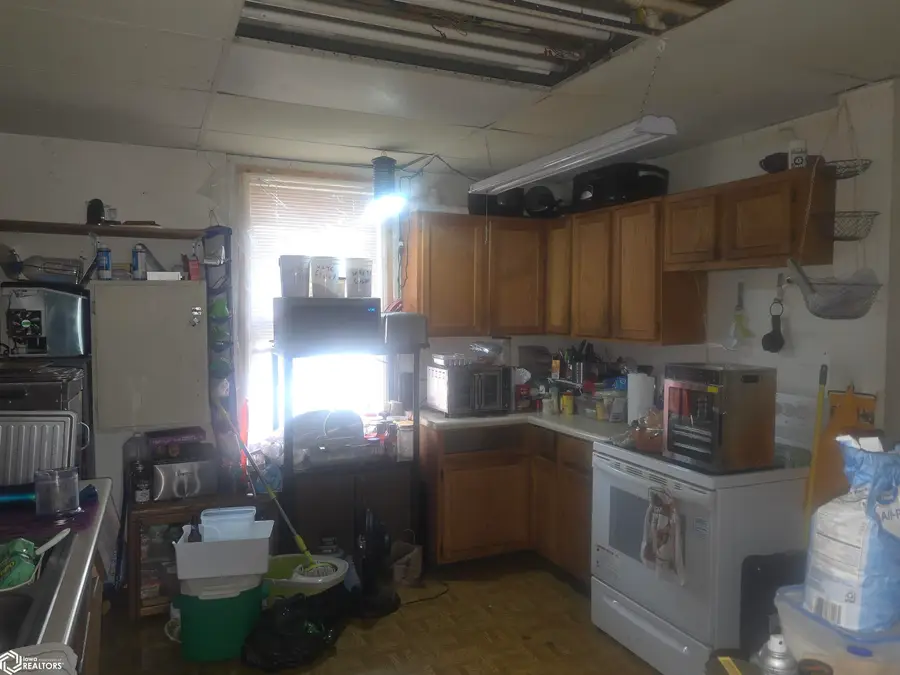 911 A Avenue E, Oskaloosa, IA 52577 - #2