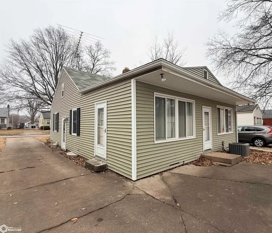 2313 Burlington Avenue, Burlington, IA 52601 - #3