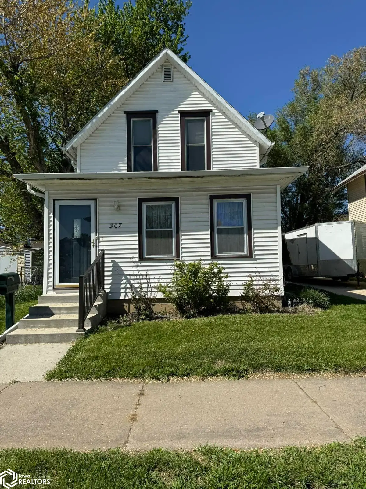307 W Linn Street, Marshalltown, IA 50158 - #1