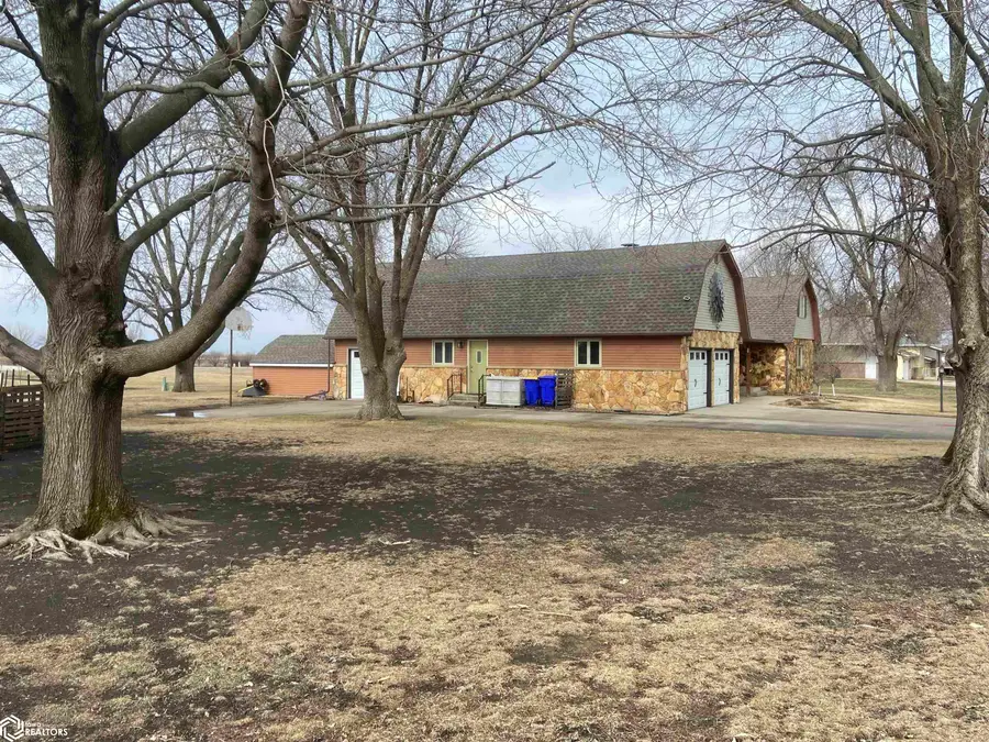 902 Golfview Avenue, Britt, IA 50423 - #2