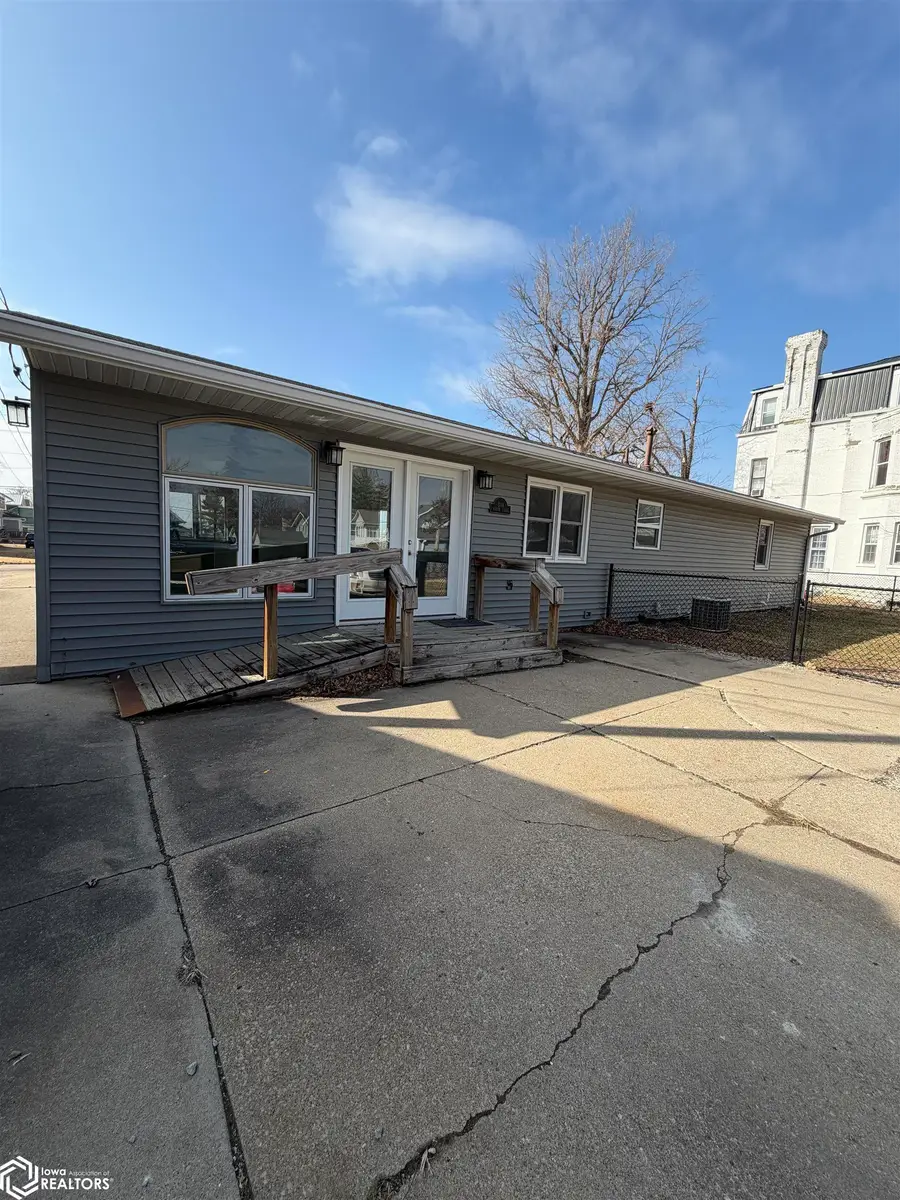 814 N Court Street, Ottumwa, IA 52501 - #2