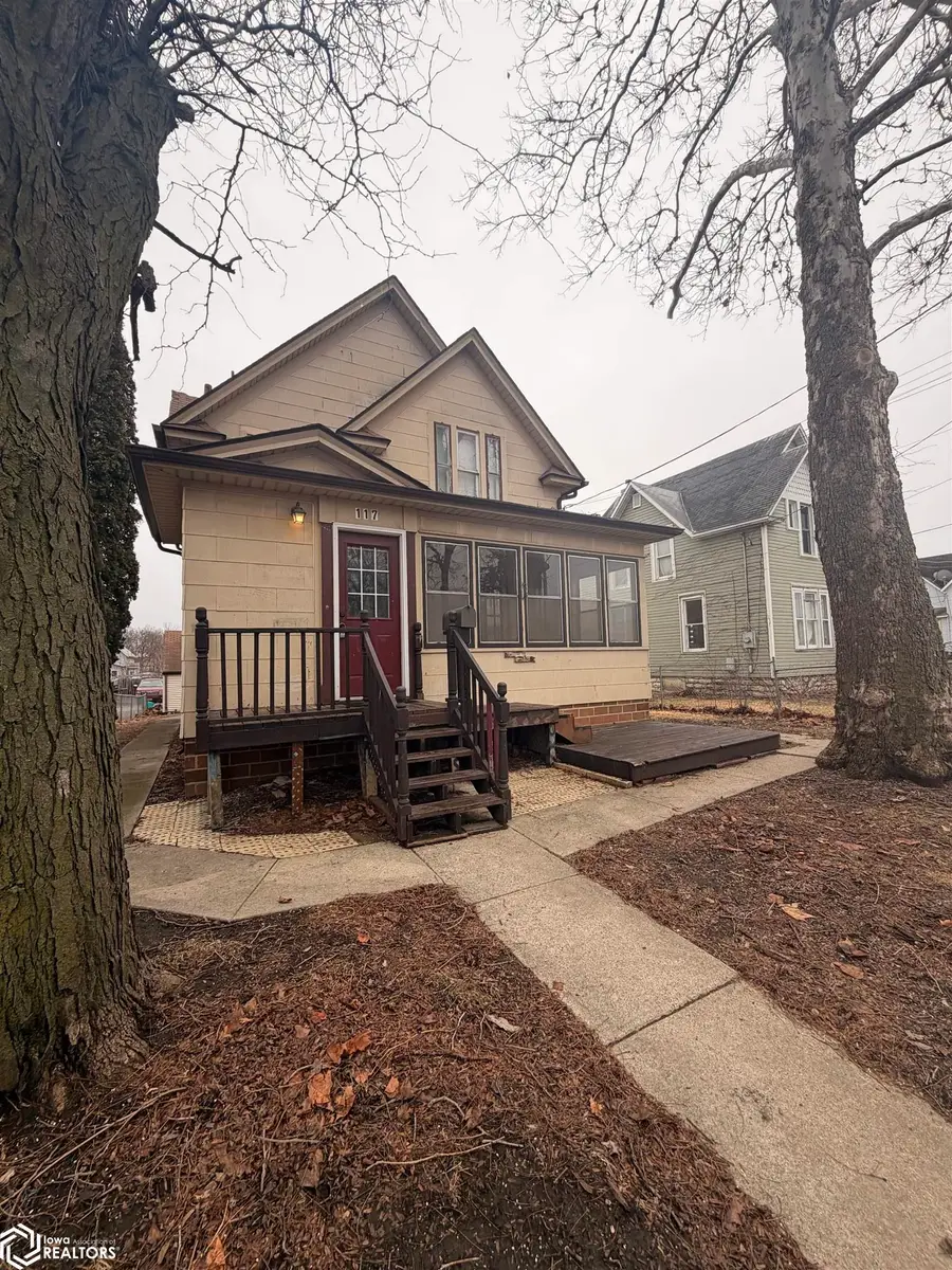 117 S Monroe Avenue, Mason City, IA 50401 - #2