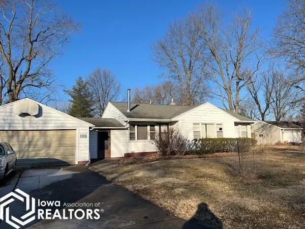 704 S Cromwell Street, Fairfield, IA 52556