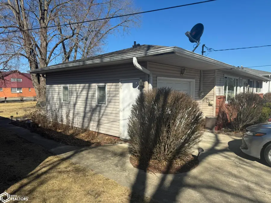 321 Lynwood Avenue, Ottumwa, IA 52501 - #2