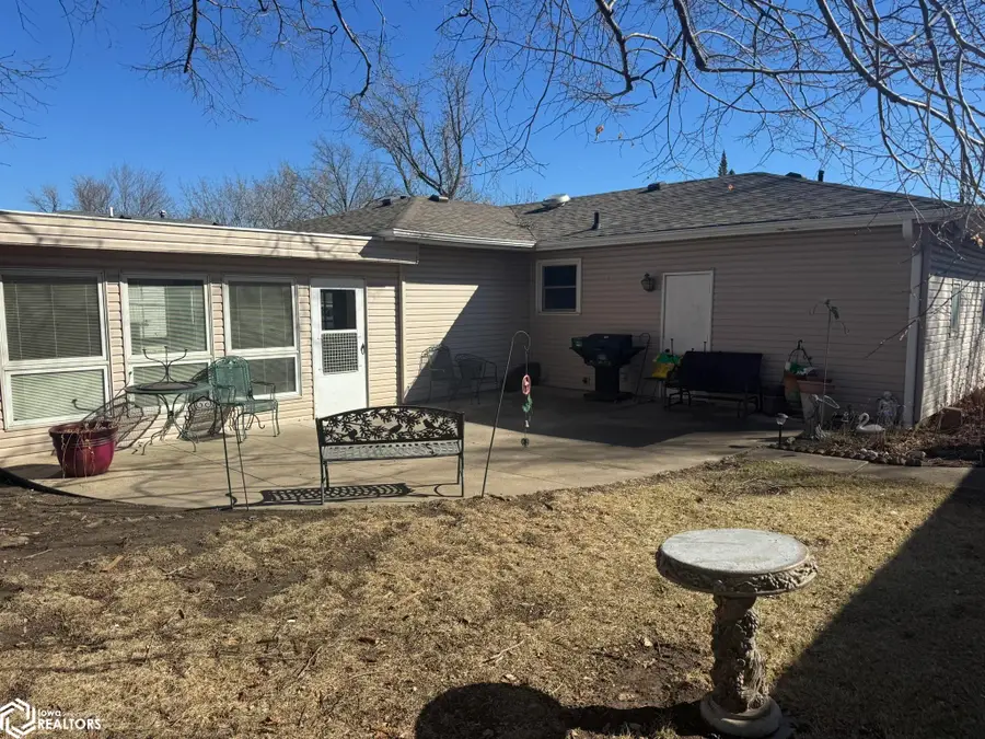 321 Lynwood Avenue, Ottumwa, IA 52501 - #3