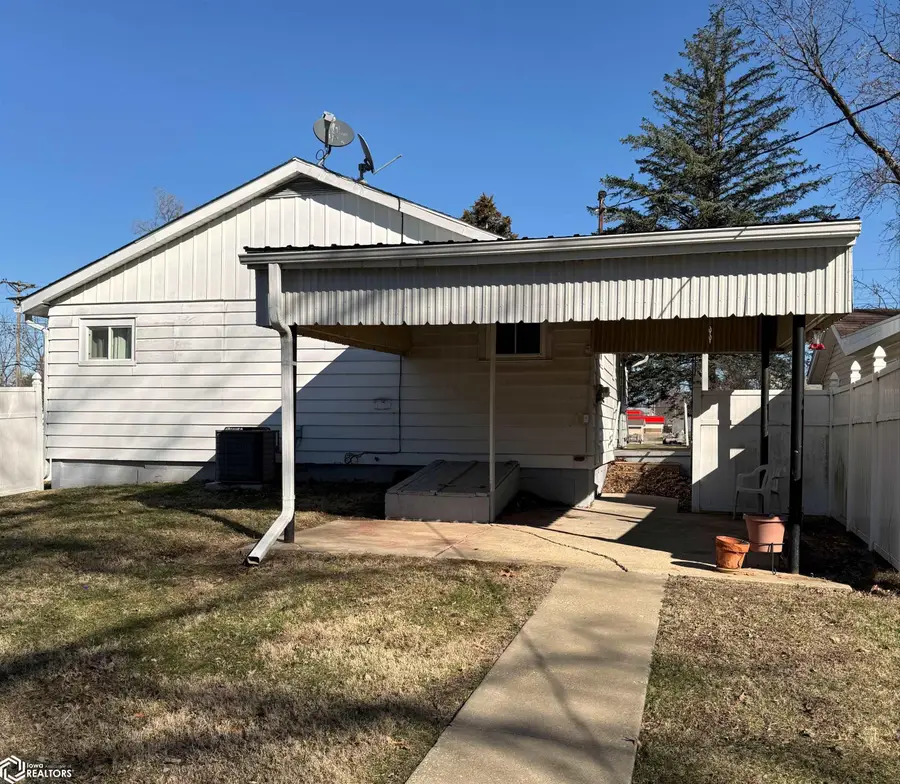 1820 Laurel Street, Hamilton, IL 62341 - #2