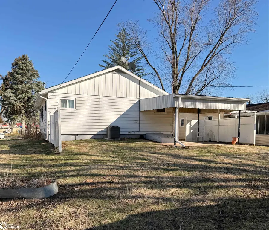 1820 Laurel Street, Hamilton, IL 62341 - #3