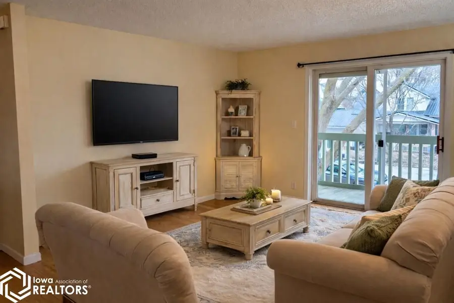 105 N 5th #201 Street #201, Fairfield, IA 52556 - #3