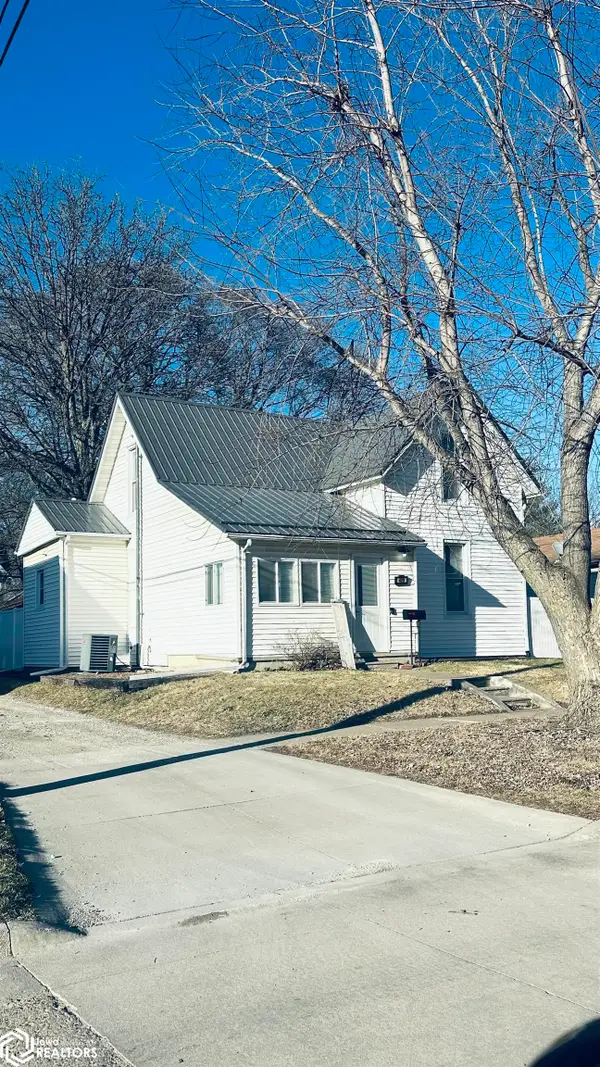 409 5th Avenue E, Oskaloosa, IA 52577