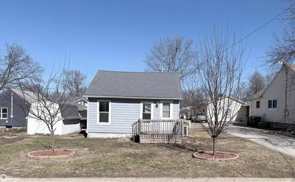 105 14th Avenue E, Oskaloosa, IA 52577