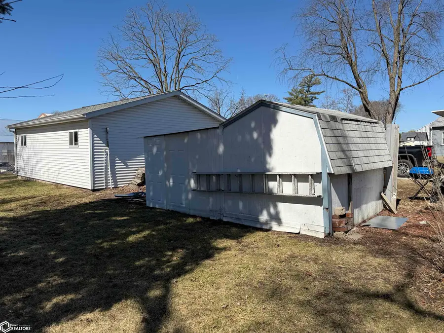 305 N Poplar Street, Mount Pleasant, IA 52641 - #3