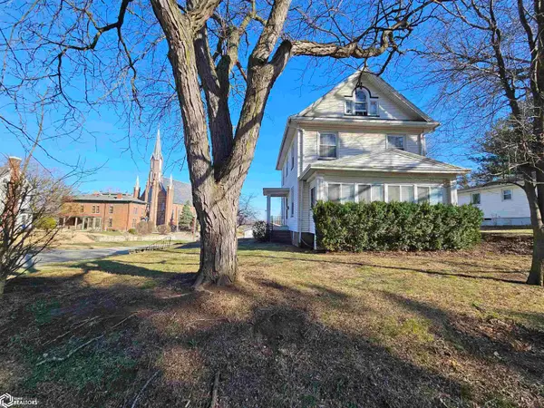 212 S 7th Street, Burlington, IA 52601