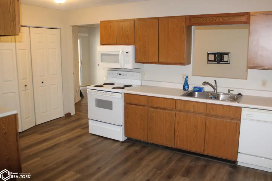 7 Park Lane, Clear Lake, IA 50428 - #2