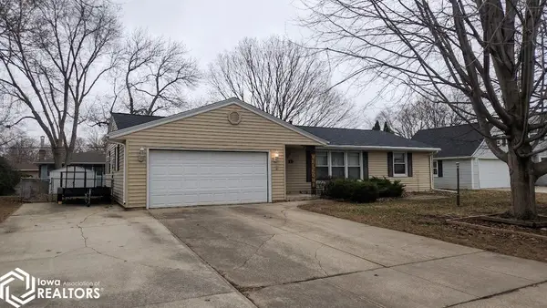 15 Lakeview Drive, Mason City, IA 50401