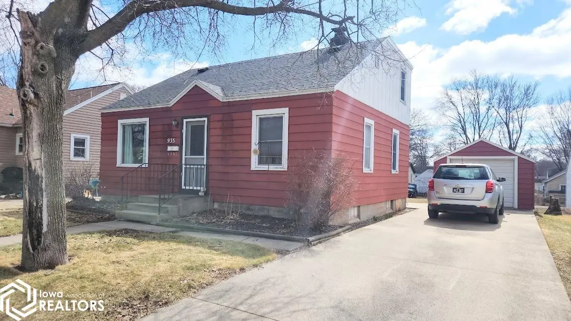 935 11th Street Ne, Mason City, IA 50401 - #1