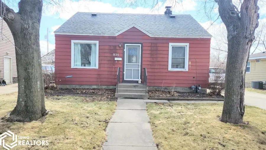 935 11th Street Ne, Mason City, IA 50401 - #2