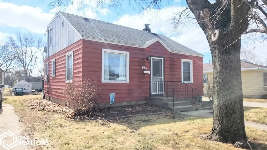 935 11th Street Ne, Mason City, IA 50401 - #3
