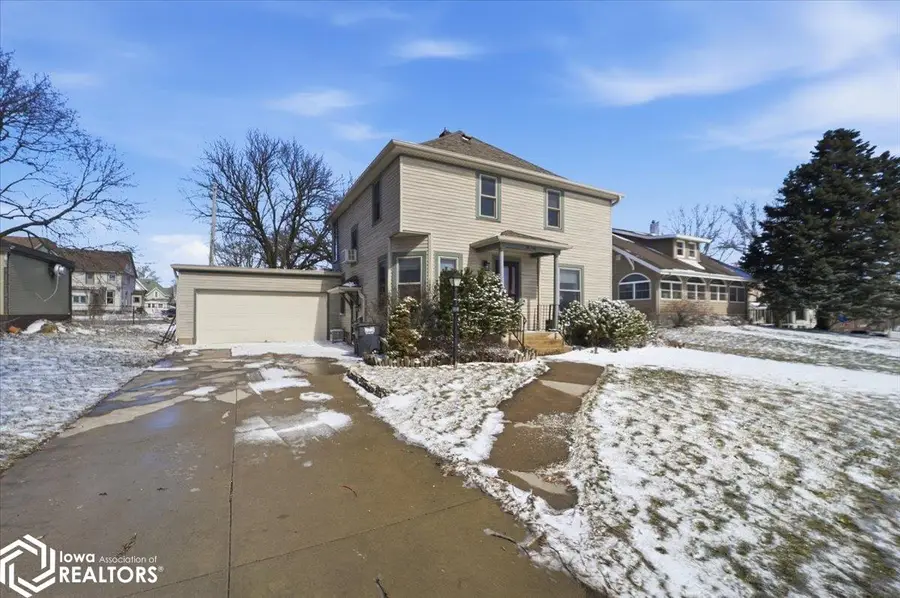 1006 11th Avenue, Eldora, IA 50627 - #3