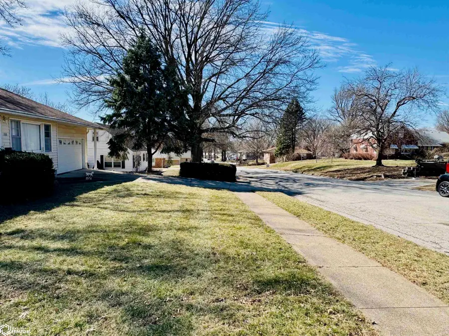 108 E Pioneer Avenue, Shenandoah, IA 51601 - #2