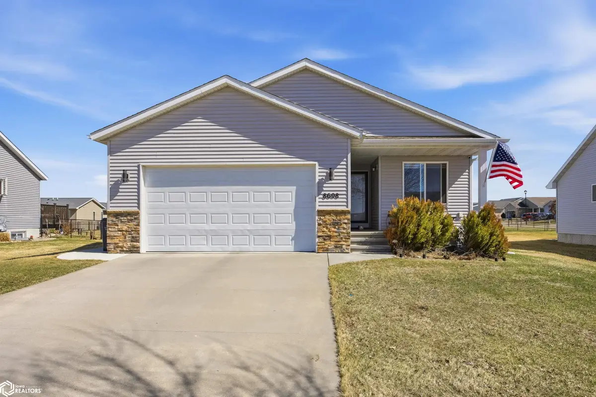 8608 Flatbush Court Ne, Cedar Rapids, IA 52402 - #1