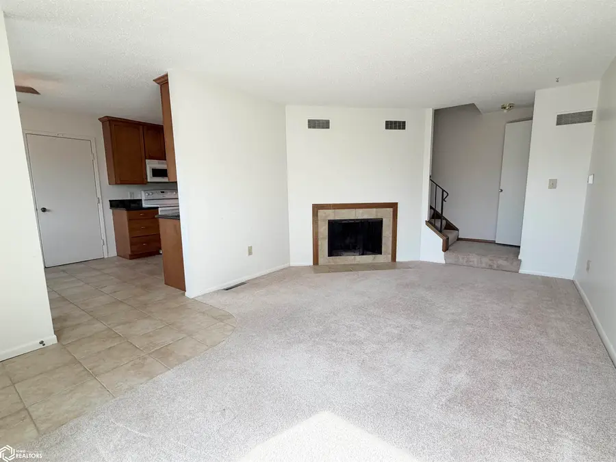 1504 N 9th Avenue Place E, Newton, IA 50208 - #2