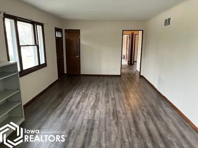 706 E Burlington Avenue, Fairfield, IA 52556 - #3