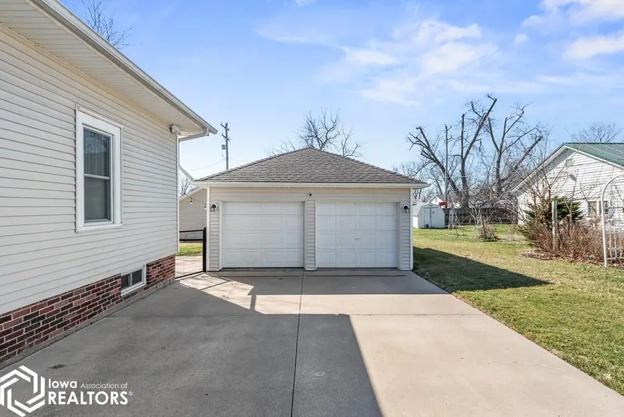 408 E Franklin Street, Bloomfield, IA 52537 - #2