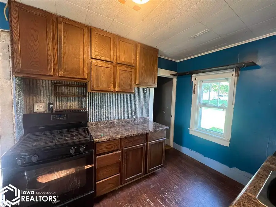 819 E Jackson Street, Centerville, IA 52544 - #3