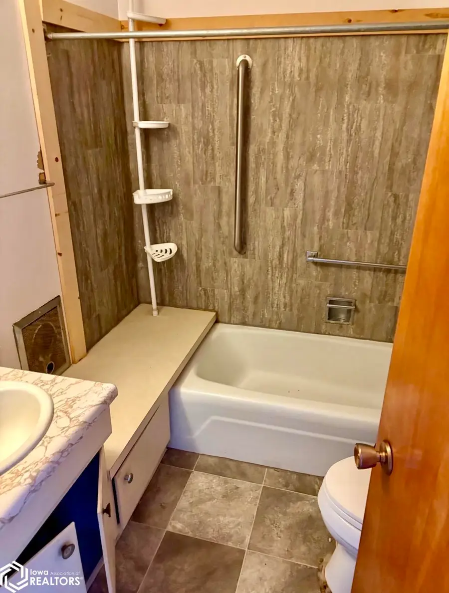 417-23 6th Street, Manning, IA 51455 - #3